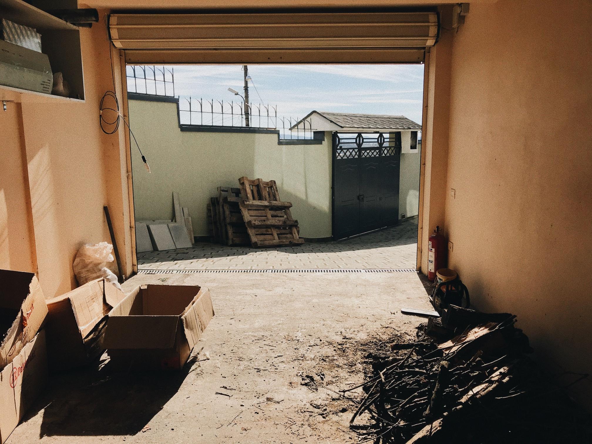 Cleaning Garage Junk: What to Keep, Donate, and Toss